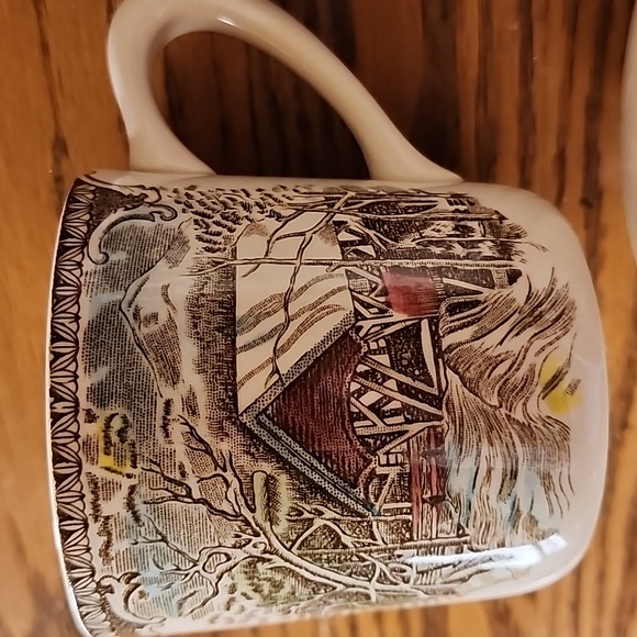 (3) Friendly Village Covered Bridge Set Of 3 Mugs (EUC) Johnson Bros. England - Picture 2 of 5